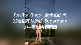  水多多小姐姐鲜嫩蠕动的阴道肉壁淫汁不断涌出 哥哥好多水好滑呀舔舐自己淫液 阳具和跳蛋一起用才够爽