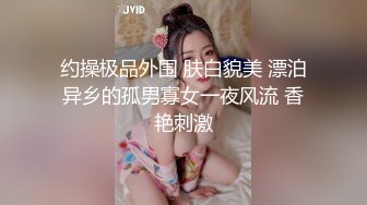 【新片速遞】  商场女厕全景偷拍几位美女嘘嘘❤️还有一位女神级的少妇人美B更美