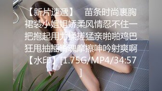 气质极品外围美女，撩起超短裙吸屁股，细腰美乳