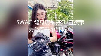  猥琐小哥迷翻漂亮的小女友找来朋友一起来玩3P