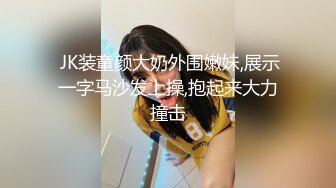 化妆品丰满的小美女看样子憋了好久 有空位就快步牛仔裙往上拉内裤往下脱 舒坦了舒展的笑容太甜了！ 