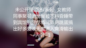 宝贝老婆的脚是真香，腿白细长，水多，胸大