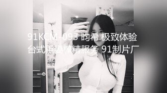 两个兼职美女模特被色魔摄影师诱惑脱光光了玩3P